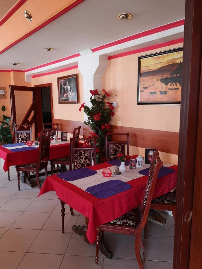 Hotel Biela Labut Michalovce Zewnętrze zdjęcie