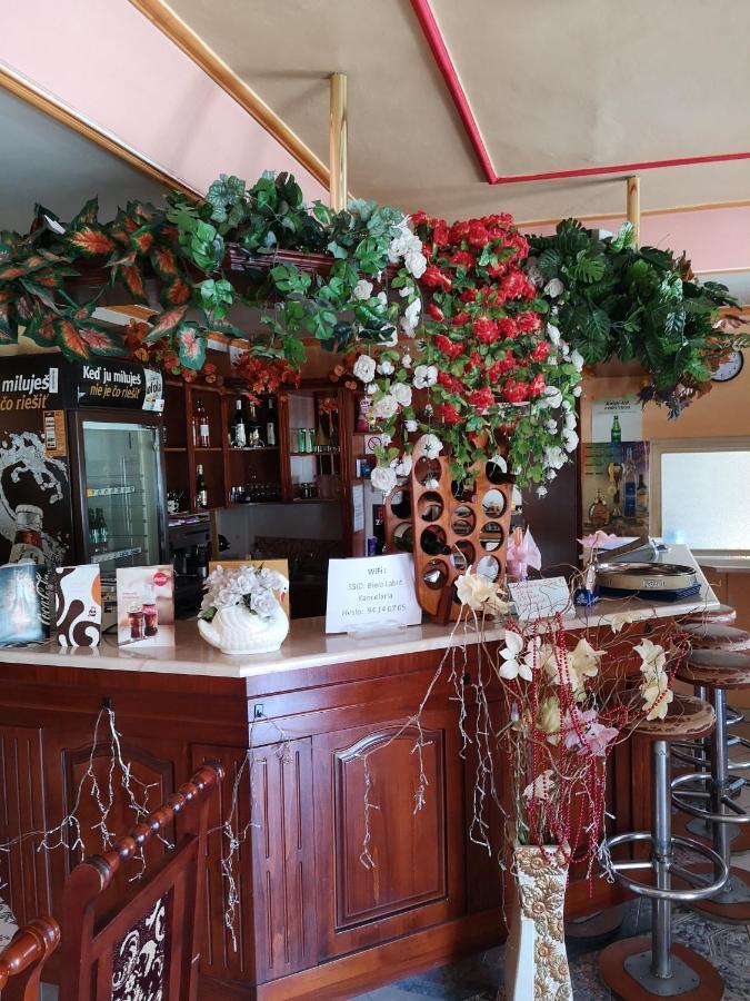 Hotel Biela Labut Michalovce Zewnętrze zdjęcie